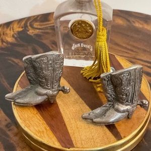 Emenee 2 Cowboy Boots Knobs in Antique
Matte Silver NEW WITHOUT TAGS